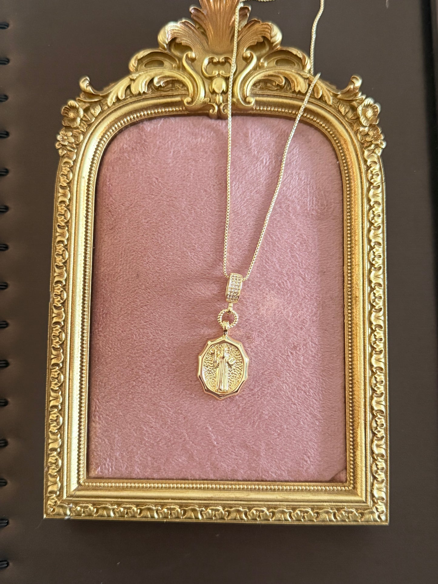 ✨ Colgante san Benito oro Laminado 18K ✨