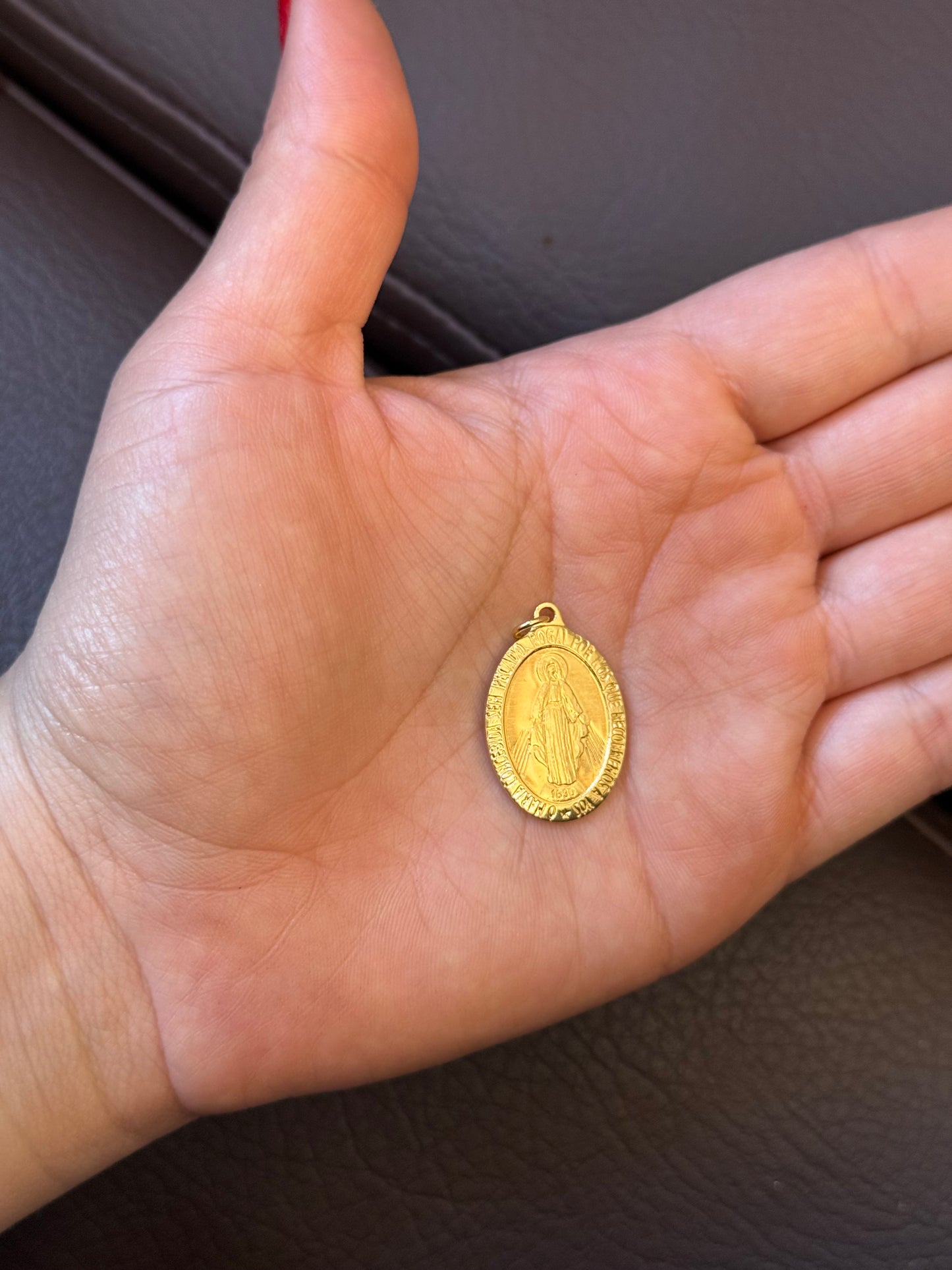 Colgante virgen de los rayos 📿