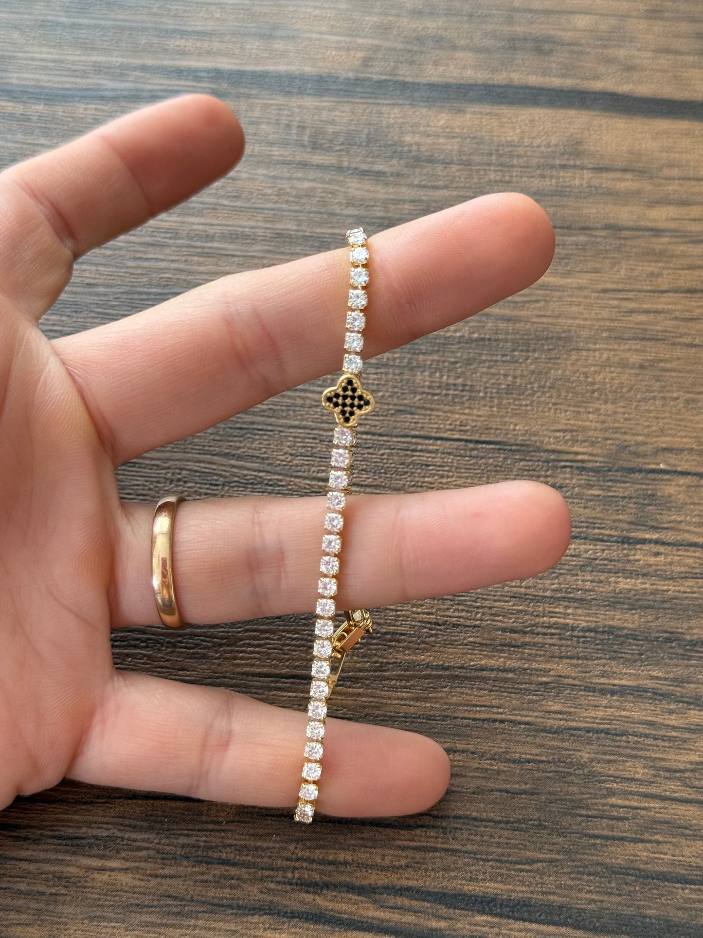 Pulsera con microcircones unisex