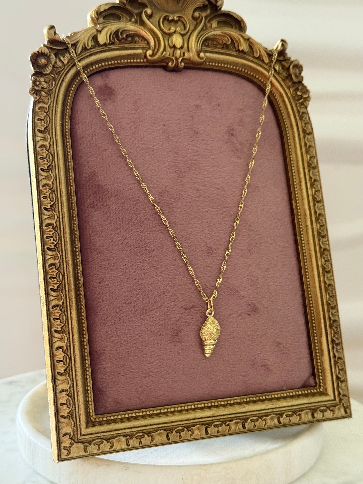 Colgante Singapur Conchita laminado en oro 18k