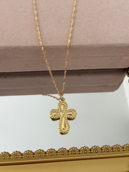 Cruz 3D con baño de oro 18k