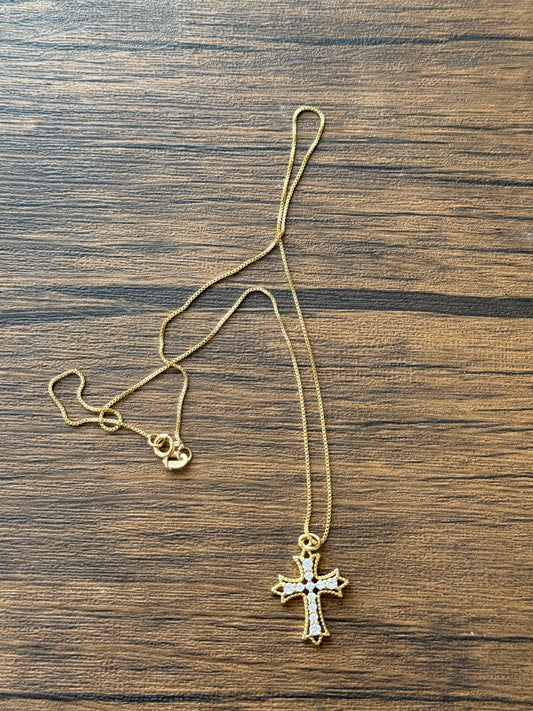 Colgante de cruz con circones ✝️