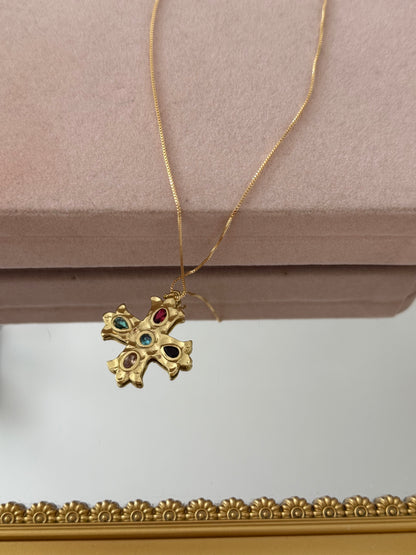 Colgante cruz con enchape en oro 18k