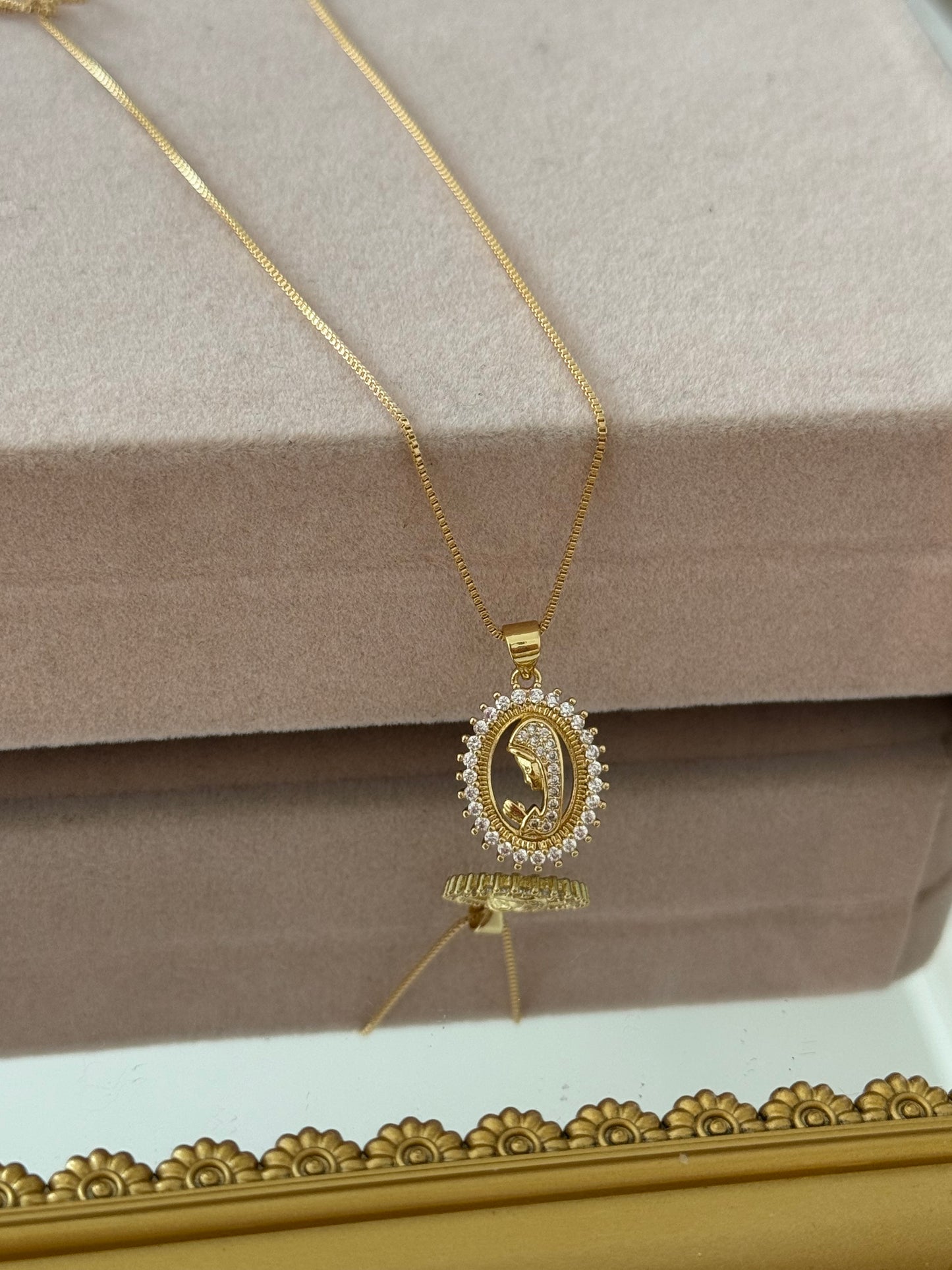 Virgen con microcircones 18k