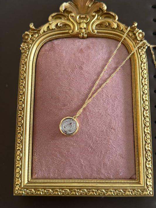 ✨Colgante san Benito  oro laminado 18k con enchape en plata ✨