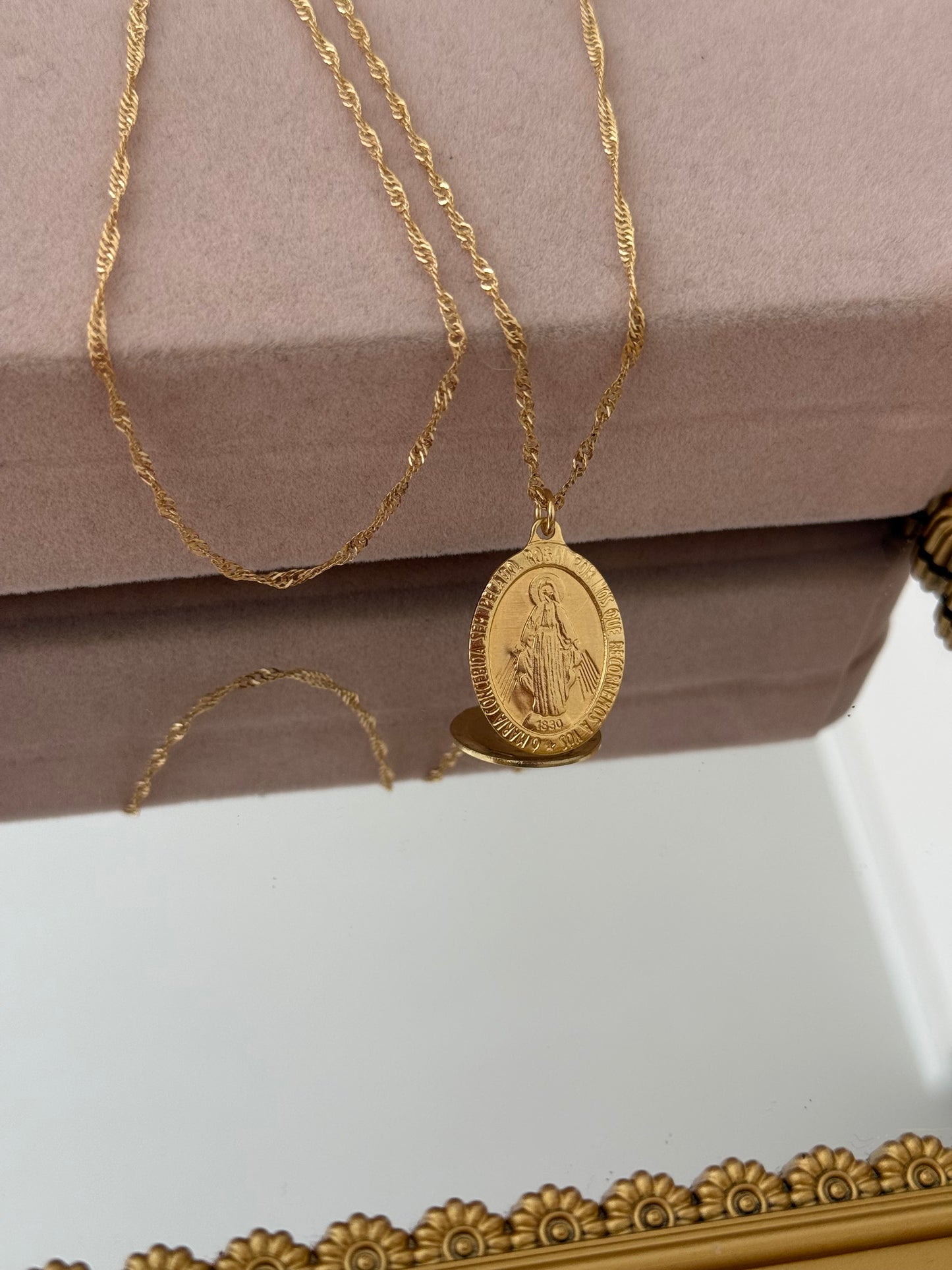 Virgen milagrosa baño 18k