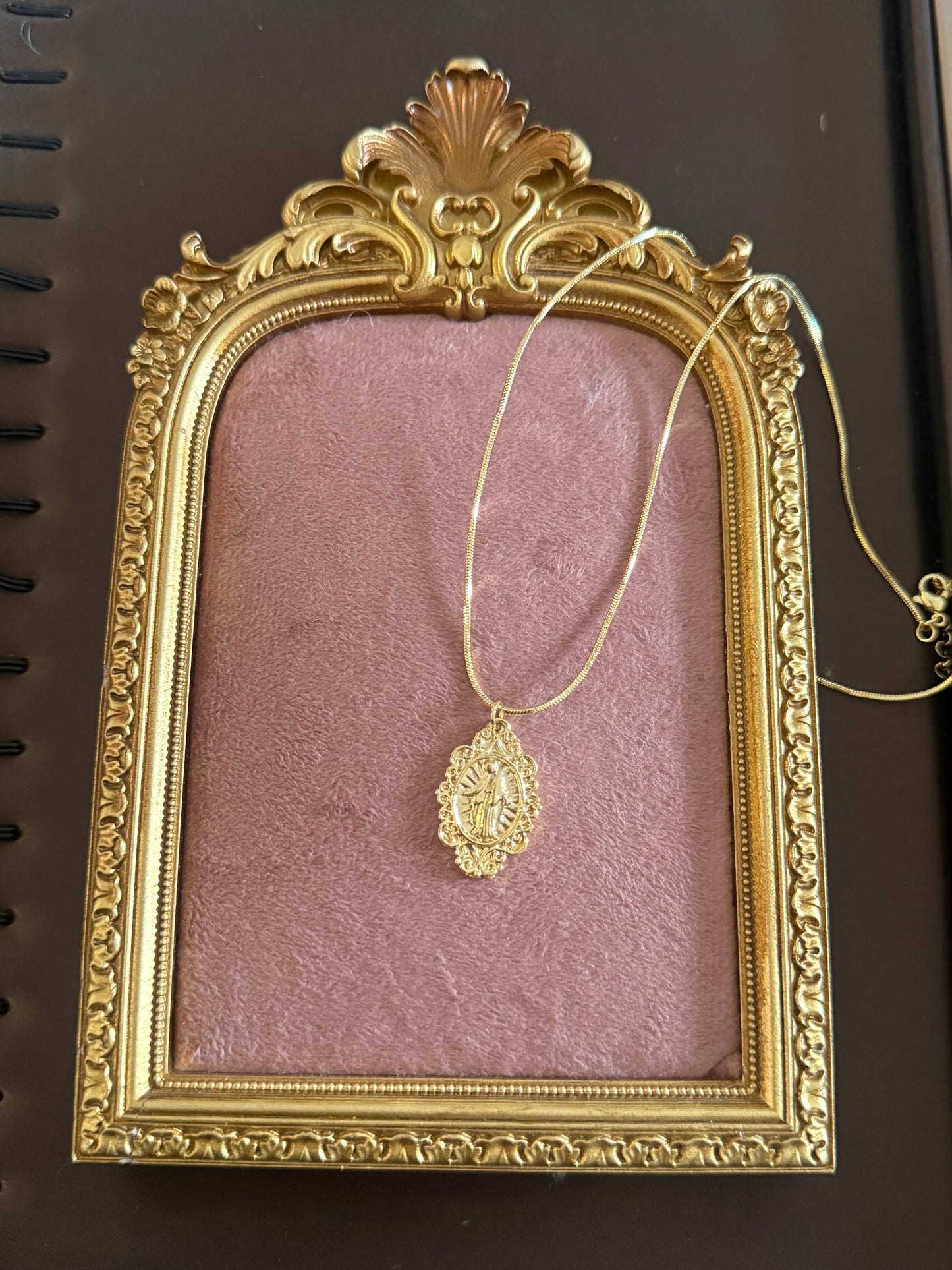 ✨Colgante virgen de Guadalupe 🪞 oro laminado 18k