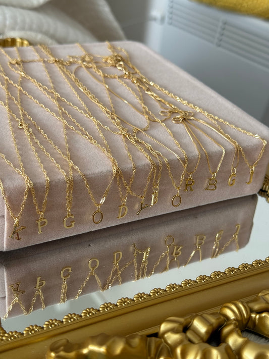 Letras baño en oro 18k