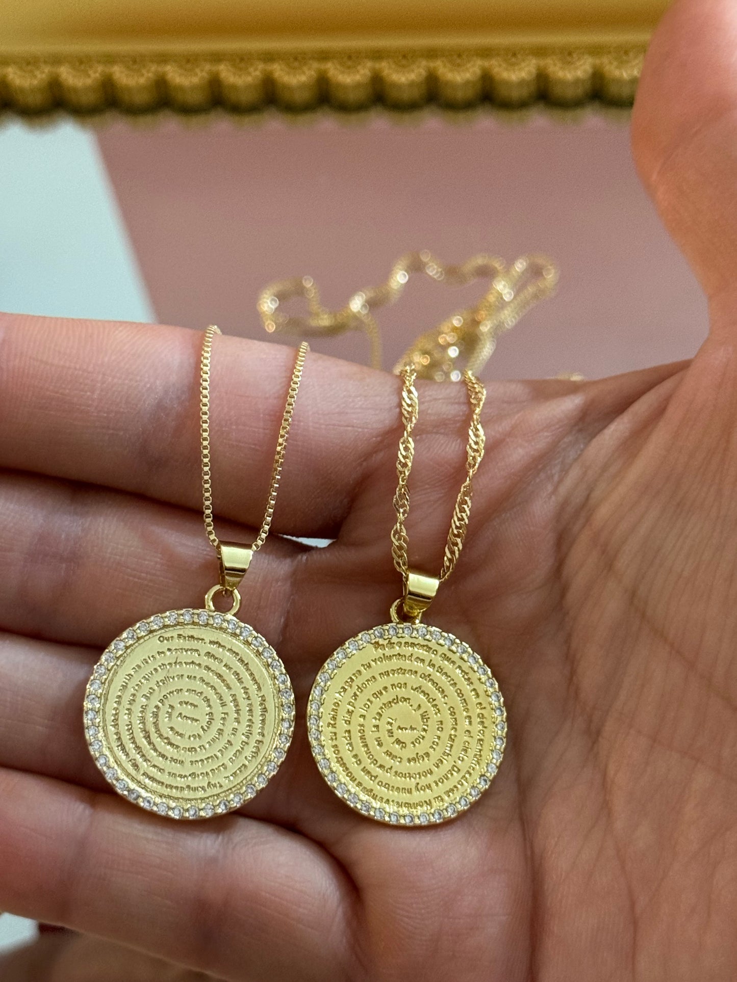 Padre nuestro  Xl laminado y enchape en oro 18k